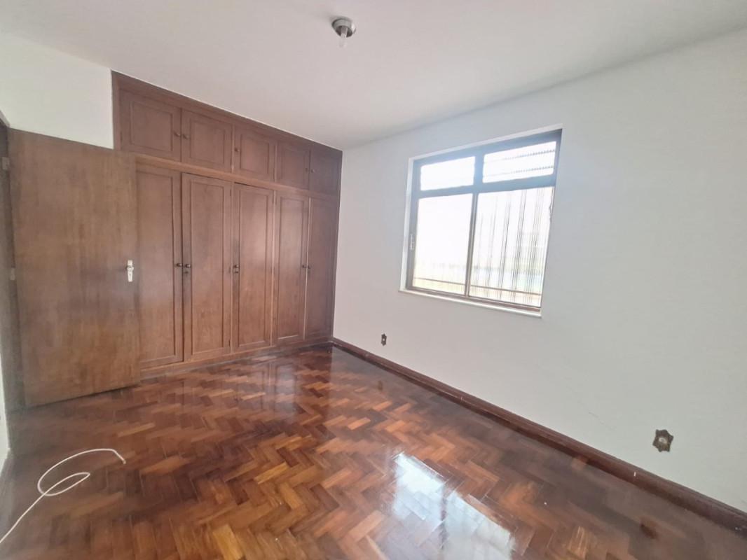 Casa Comercial, Cidade Nova, 4 Quartos, 2 Vagas, 1 Suíte