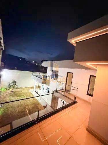 Casa, Industrial, 4 Quartos, 5 Vagas, 1 Suíte