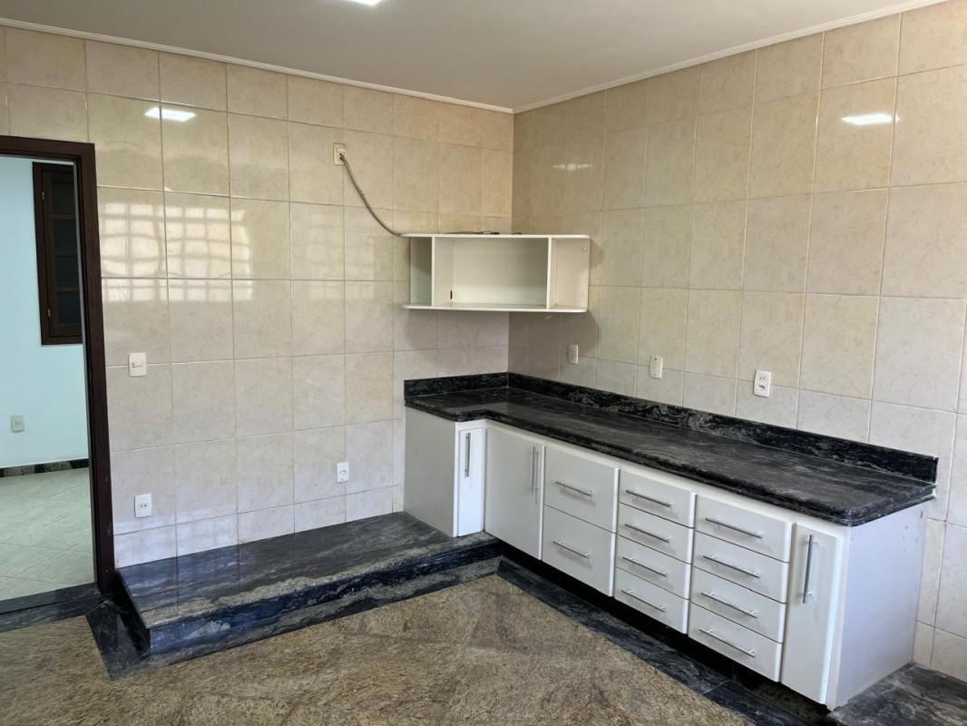 Casa, Barreiro, 5 Quartos, 5 Vagas, 2 Suítes