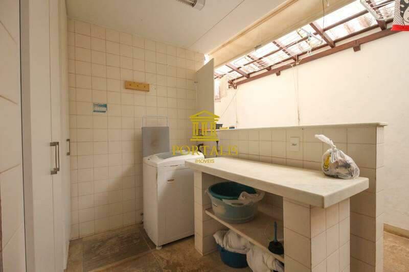 Casa, Serra, 4 Quartos, 5 Vagas, 1 Suíte