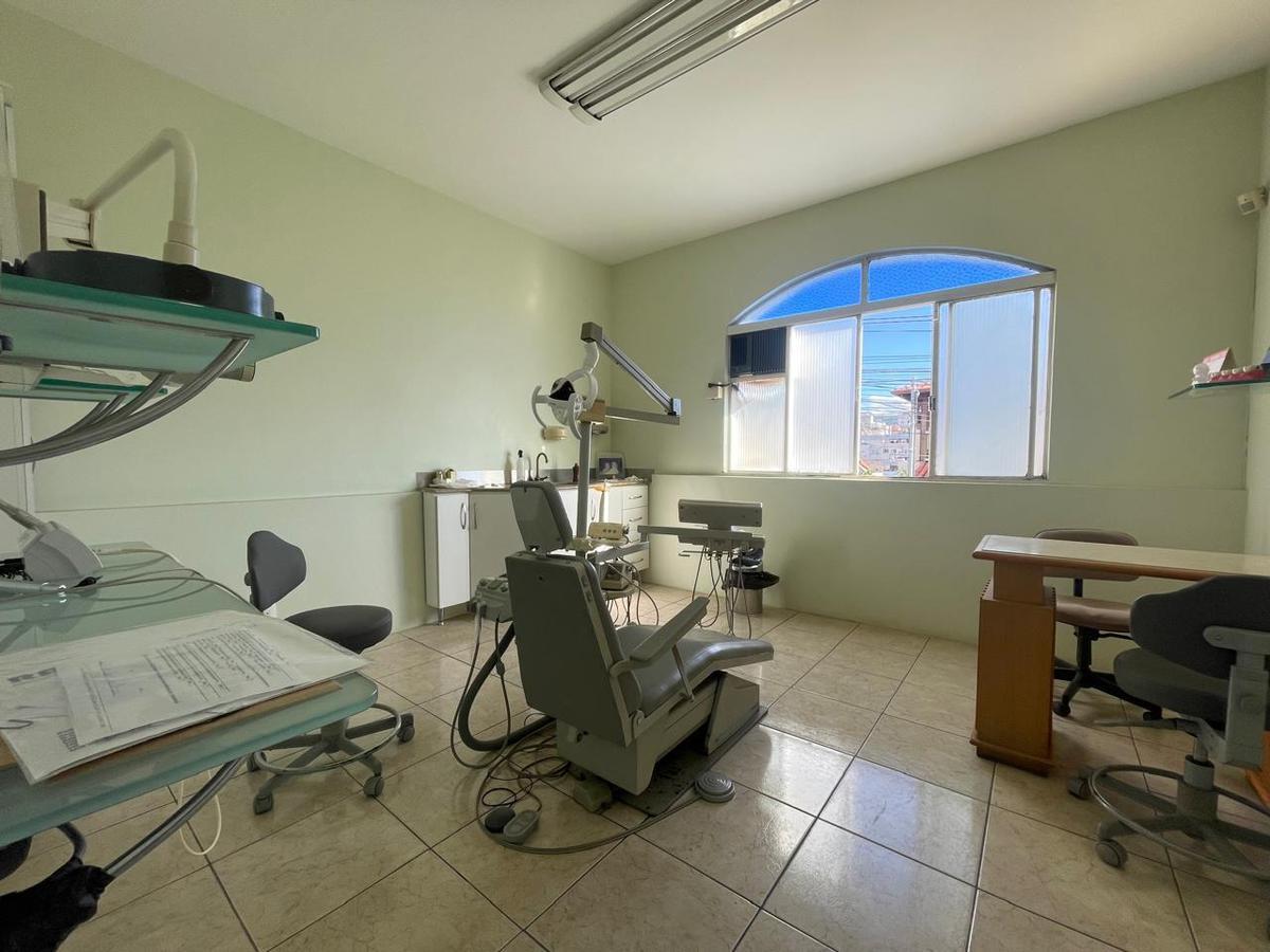 Casa, Sagrada Família, 6 Quartos, 2 Vagas, 1 Suíte