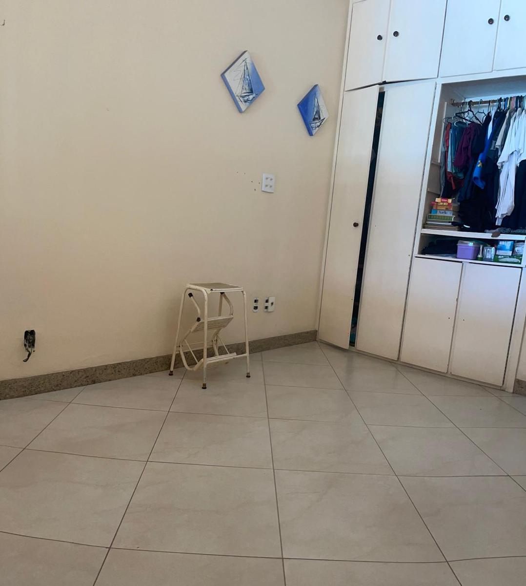 Casa, Castelo, 4 Quartos, 5 Vagas, 1 Suíte