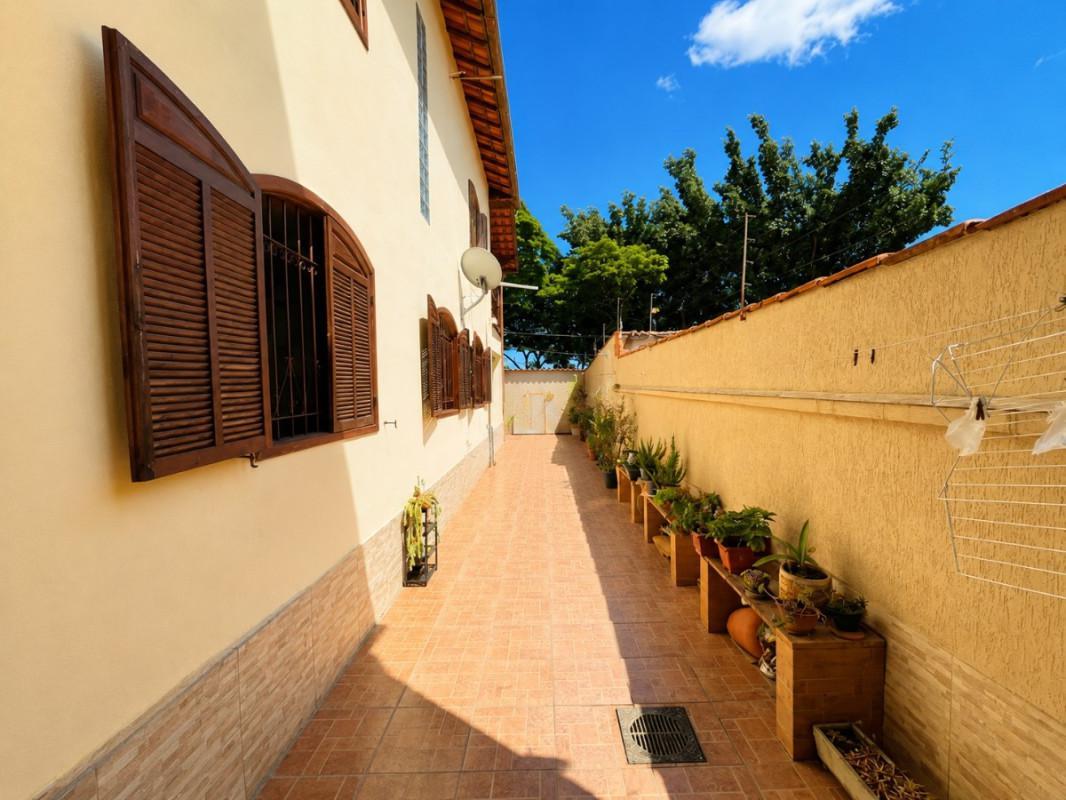 Casa, Alípio de Melo, 6 Quartos, 4 Vagas, 2 Suítes