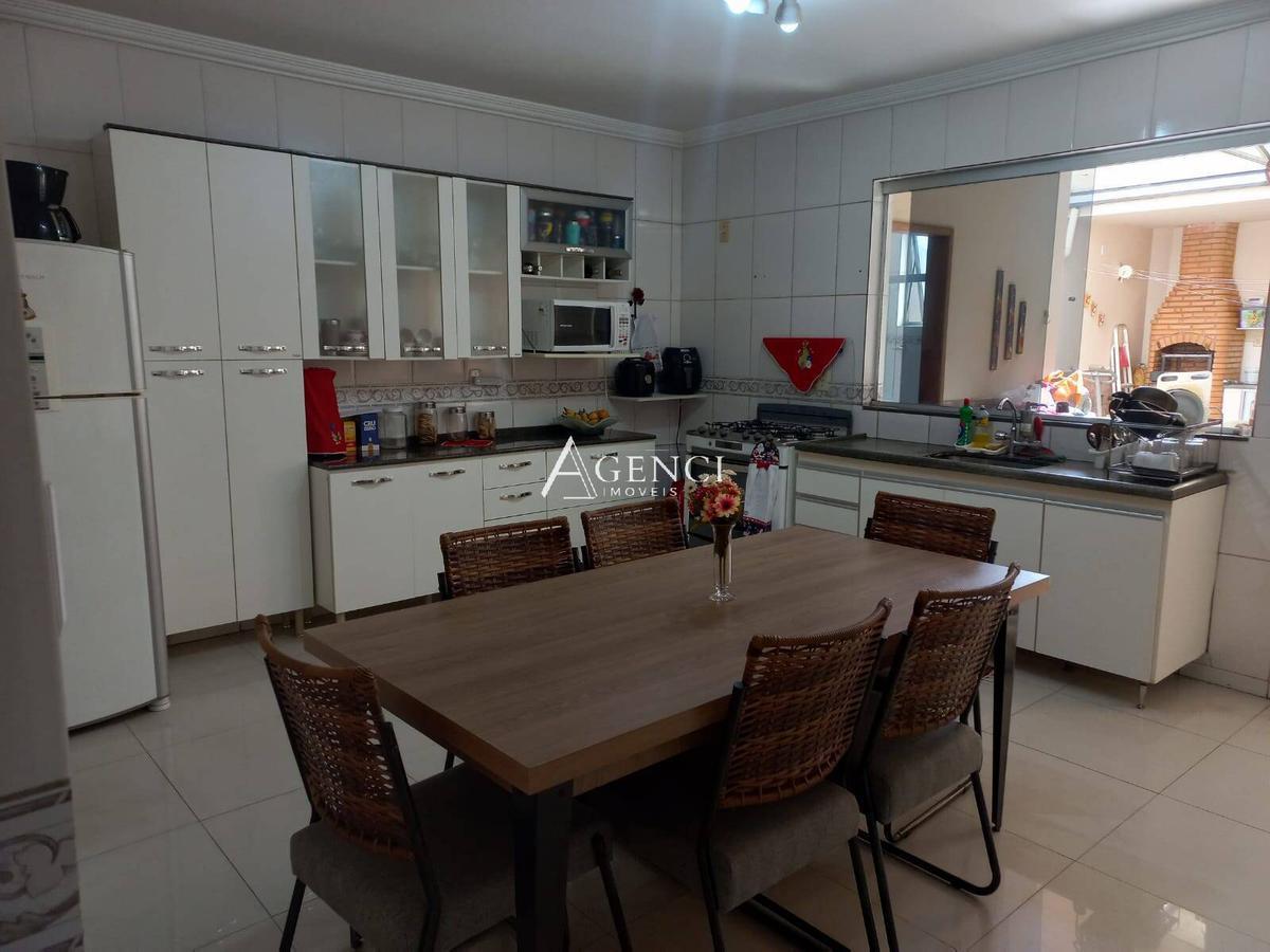 Casa, Santa Cruz Industrial, 3 Quartos, 0 Vaga, 1 Suíte