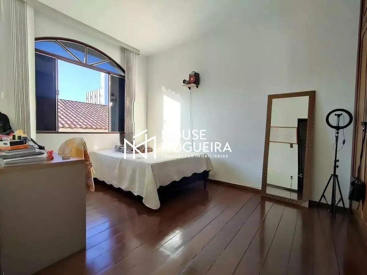 Casa, Barreiro, 4 Quartos, 2 Vagas, 1 Suíte