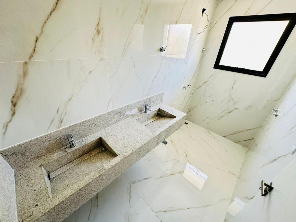 Casa, Planalto, 3 Quartos, 4 Vagas, 3 Suítes