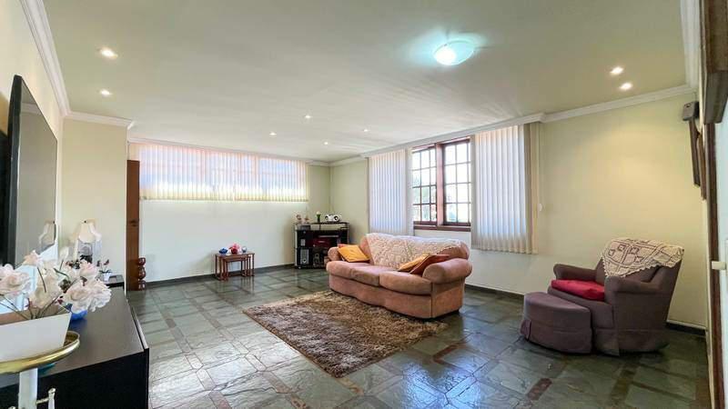 Casa, Luxemburgo, 5 Quartos, 4 Vagas, 2 Suítes