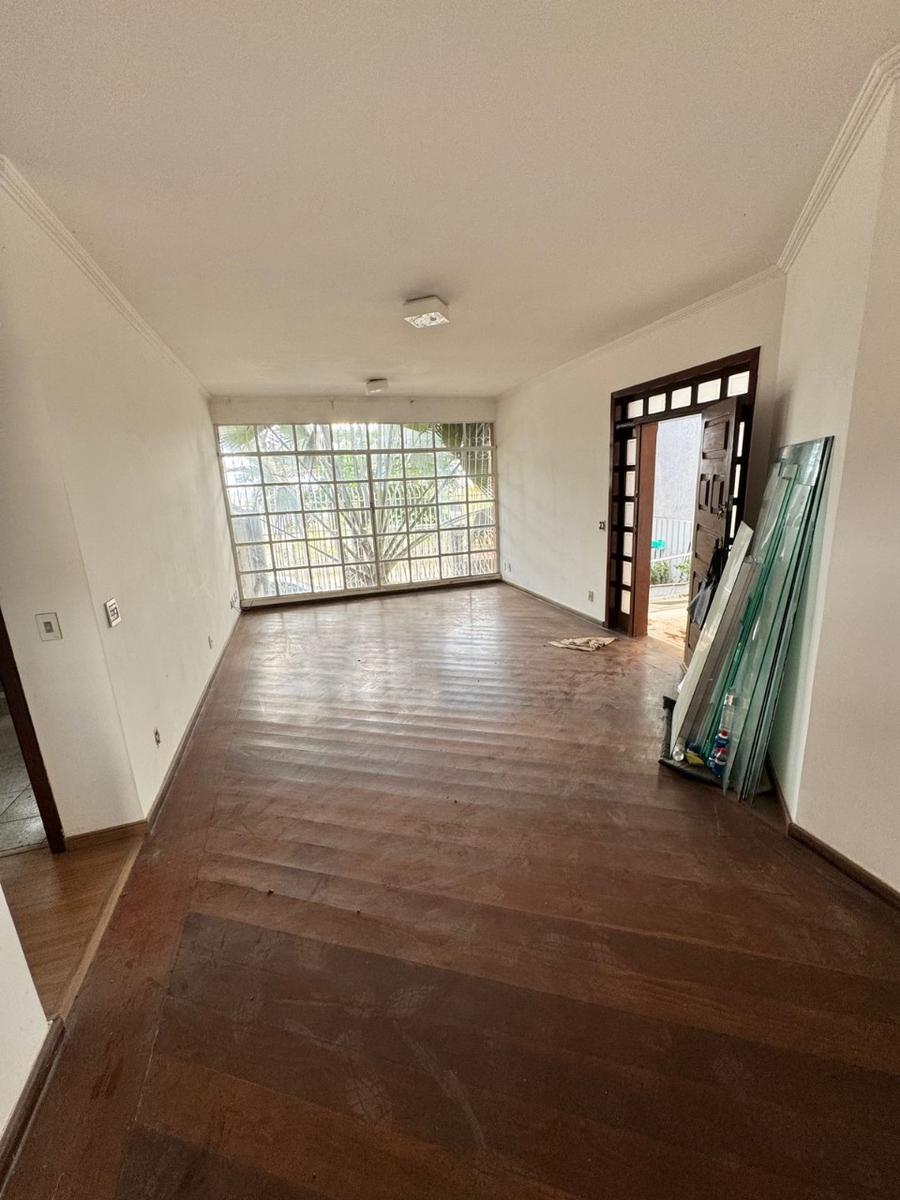 Casa, Fernão Dias, 3 Quartos, 3 Vagas, 1 Suíte