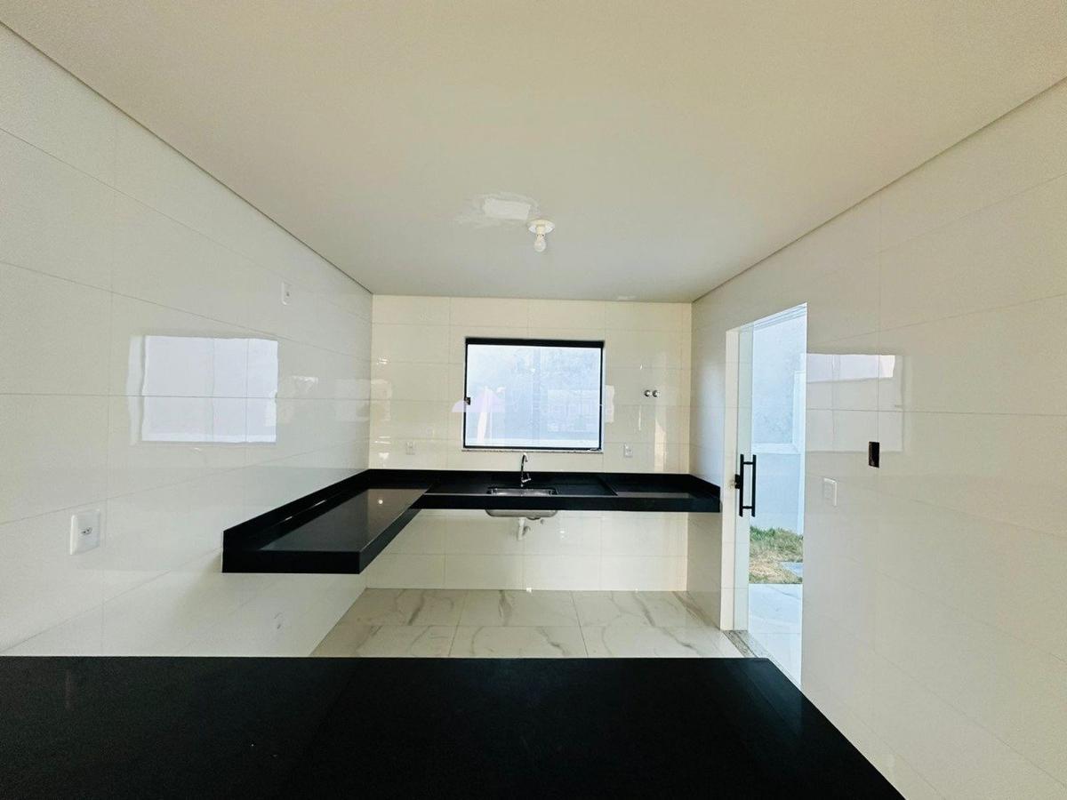 Casa, Floramar, 3 Quartos, 2 Vagas, 1 Suíte