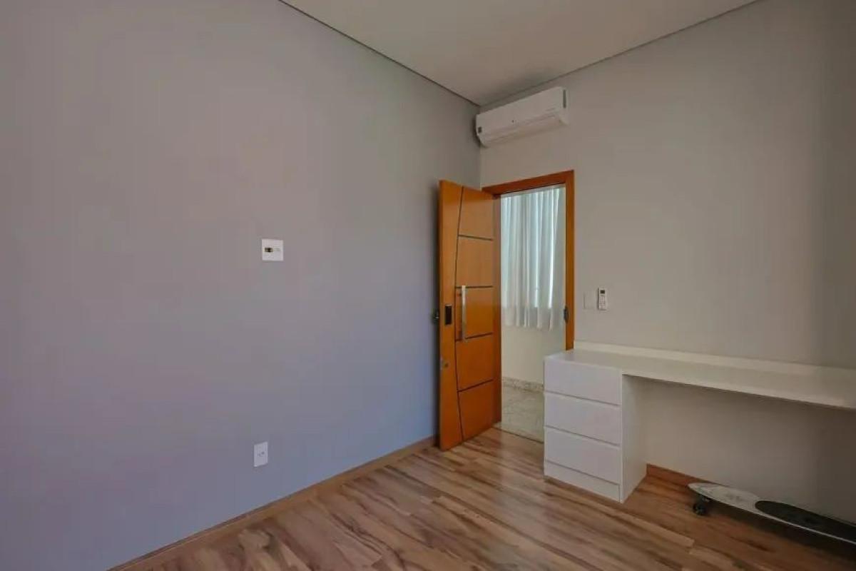 Casa, Castelo, 4 Quartos, 3 Vagas, 4 Suítes