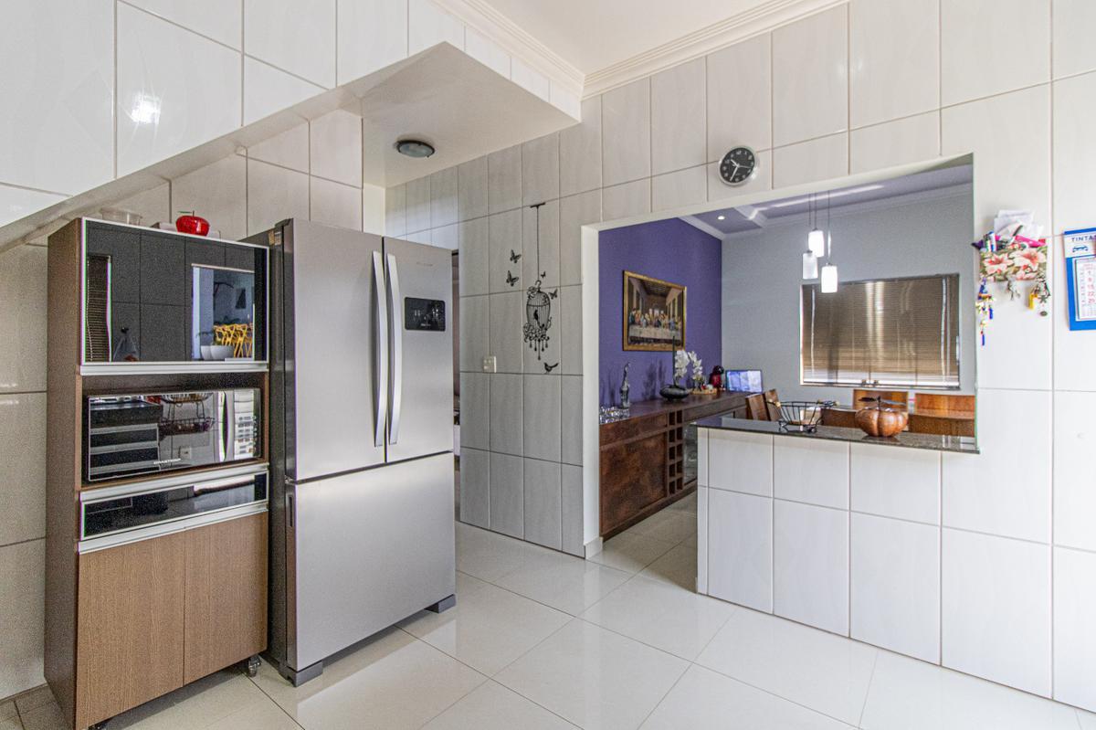 Casa, Granja Ouro Branco, 3 Quartos, 10 Vagas, 1 Suíte