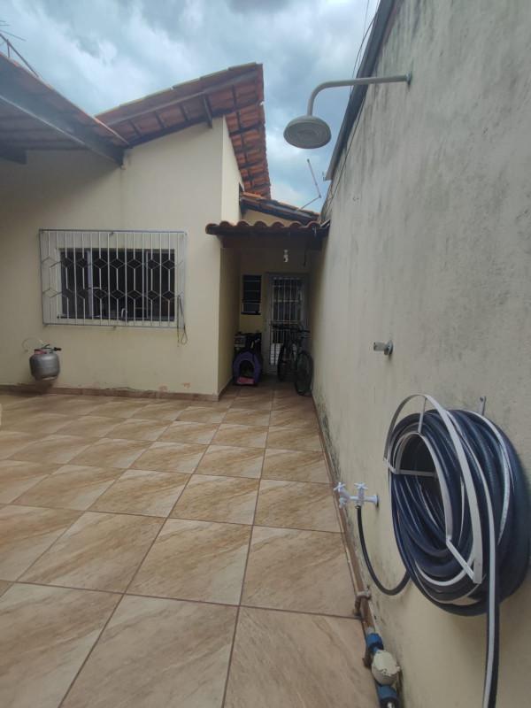 Casa, Industrial, 3 Quartos, 2 Vagas, 1 Suíte