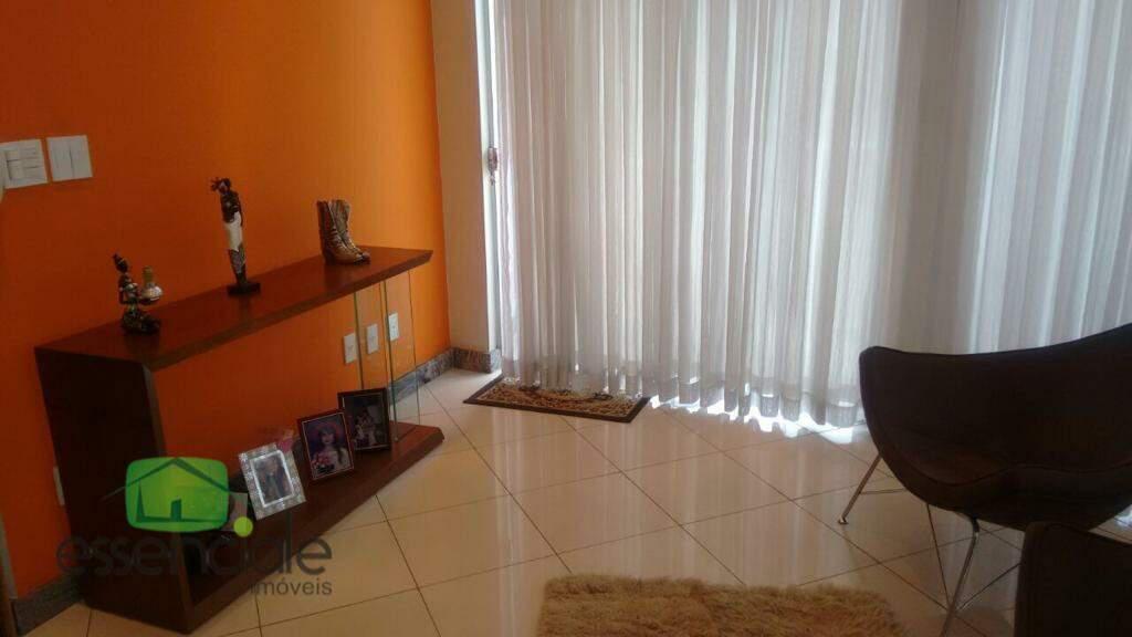 Casa, Santa Cruz Industrial, 4 Quartos, 5 Vagas, 1 Suíte