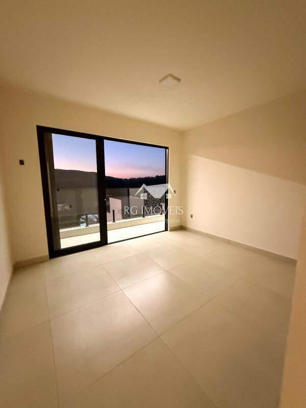 Casa, Masterville, 3 Quartos, 4 Vagas, 3 Suítes