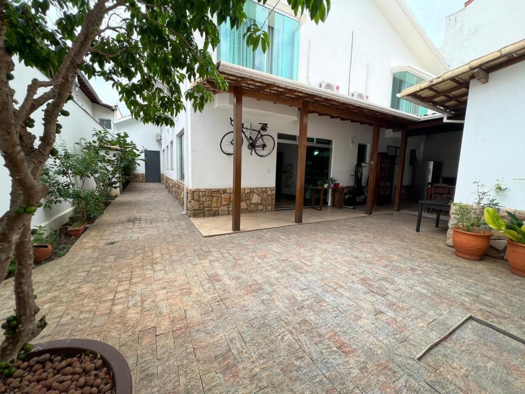 Casa, Castelo, 4 Quartos, 4 Vagas, 1 Suíte