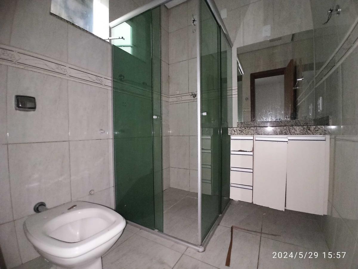 Casa, Santa Cruz, 3 Quartos, 2 Vagas, 1 Suíte