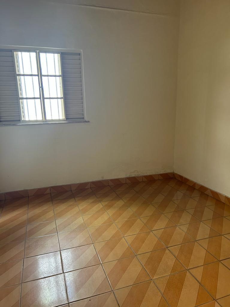 Casa, Centro, 4 Quartos, 0 Vaga