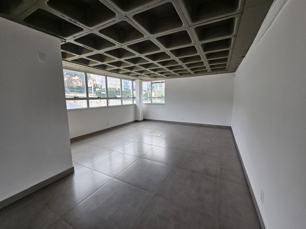 Sala, Estoril, 1 Quarto, 0 Vaga