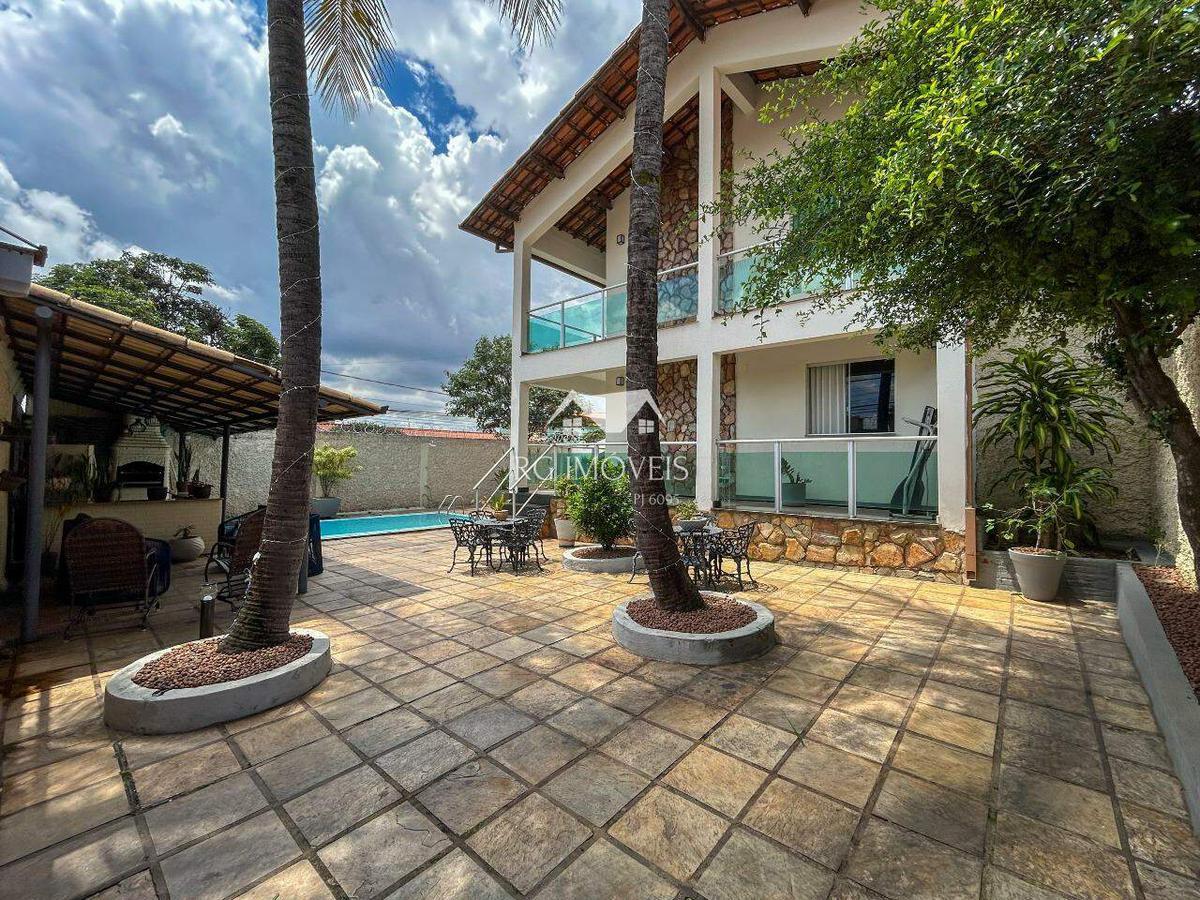 Casa, Santa Cruz Industrial, 4 Quartos, 4 Vagas, 2 Suítes