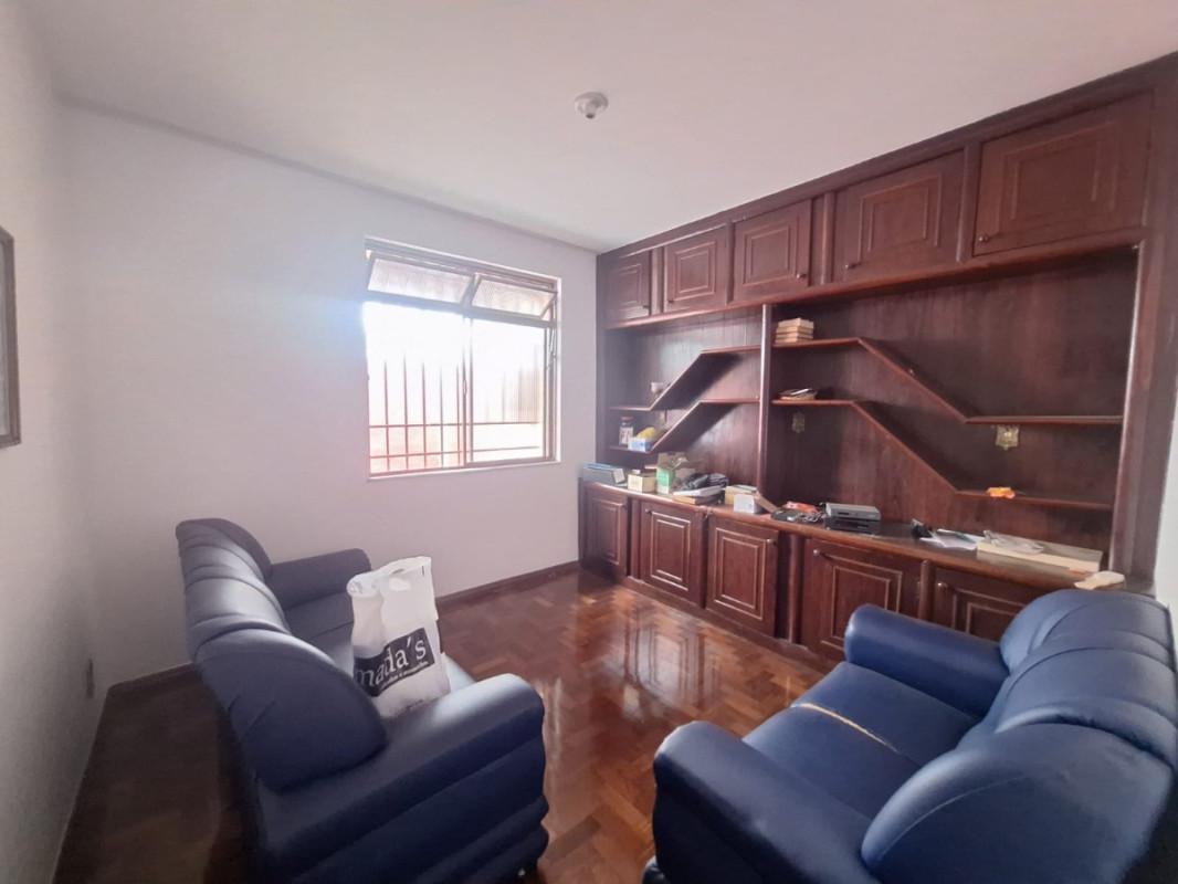 Casa Comercial, Cidade Nova, 4 Quartos, 2 Vagas, 1 Suíte