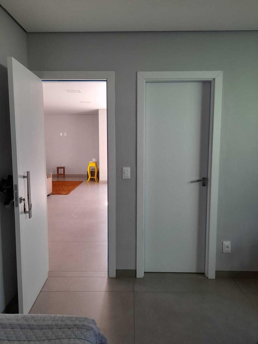 Casa, Cabral, 4 Quartos, 6 Vagas, 3 Suítes