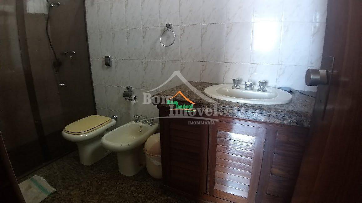 Casa, Centro, 3 Quartos, 2 Vagas, 1 Suíte