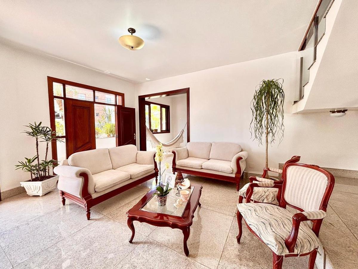 Casa, Castelo, 5 Quartos, 6 Vagas, 2 Suítes