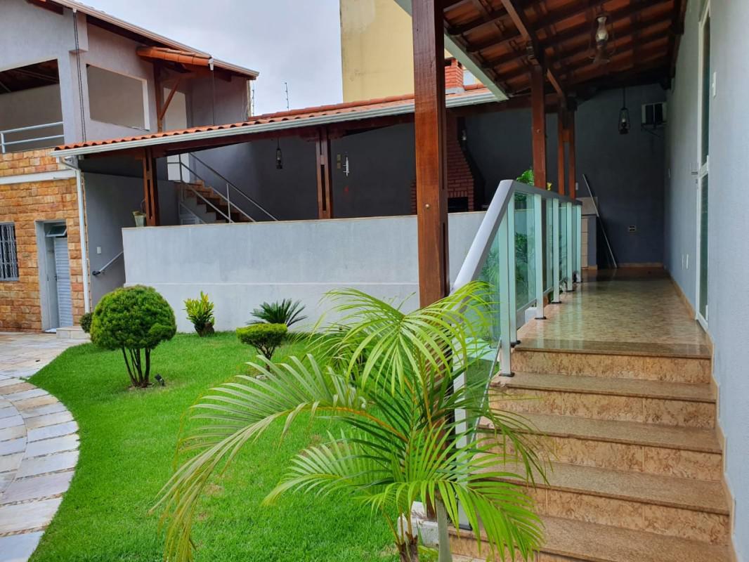 Casa, Milionários, 4 Quartos, 3 Vagas, 1 Suíte