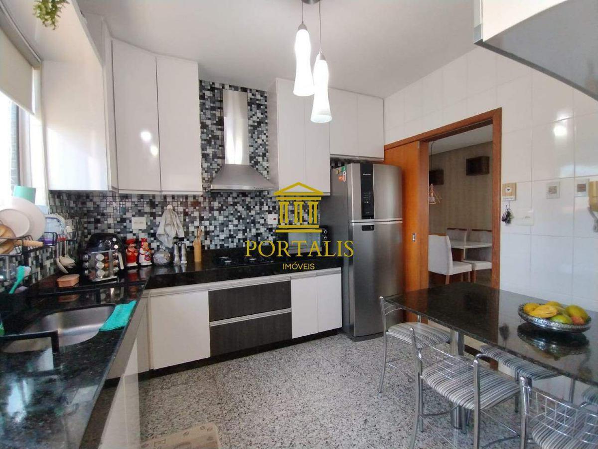 Apartamento, Sagrada Família, 3 Quartos, 2 Vagas, 1 Suíte