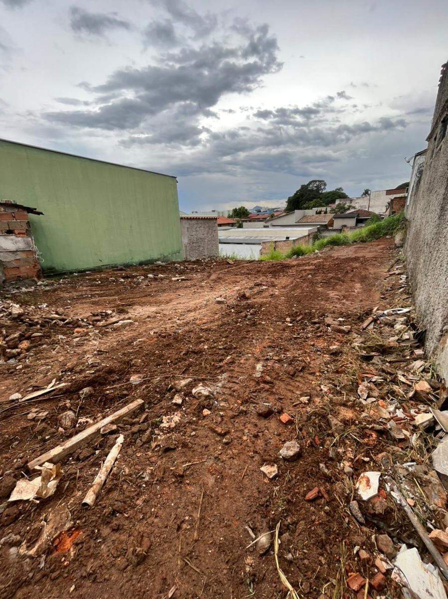 Lote, João Pinheiro, 0 Quarto, 0 Vaga