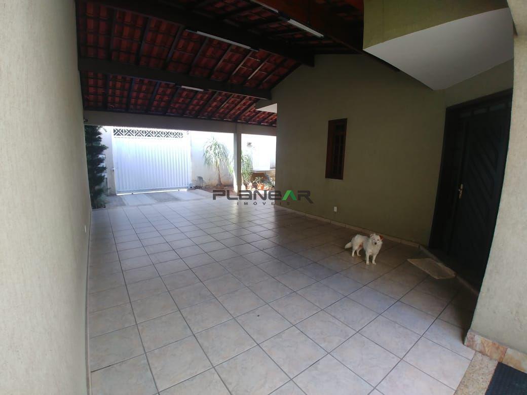 Casa, Jardim Riacho das Pedras, 4 Quartos, 8 Vagas, 1 Suíte