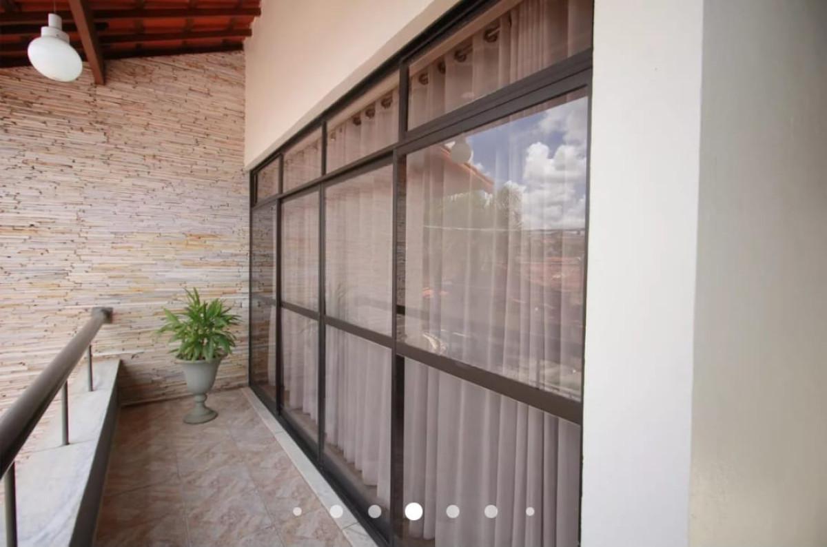 Casa, Santa Cruz, 3 Quartos, 4 Vagas, 1 Suíte