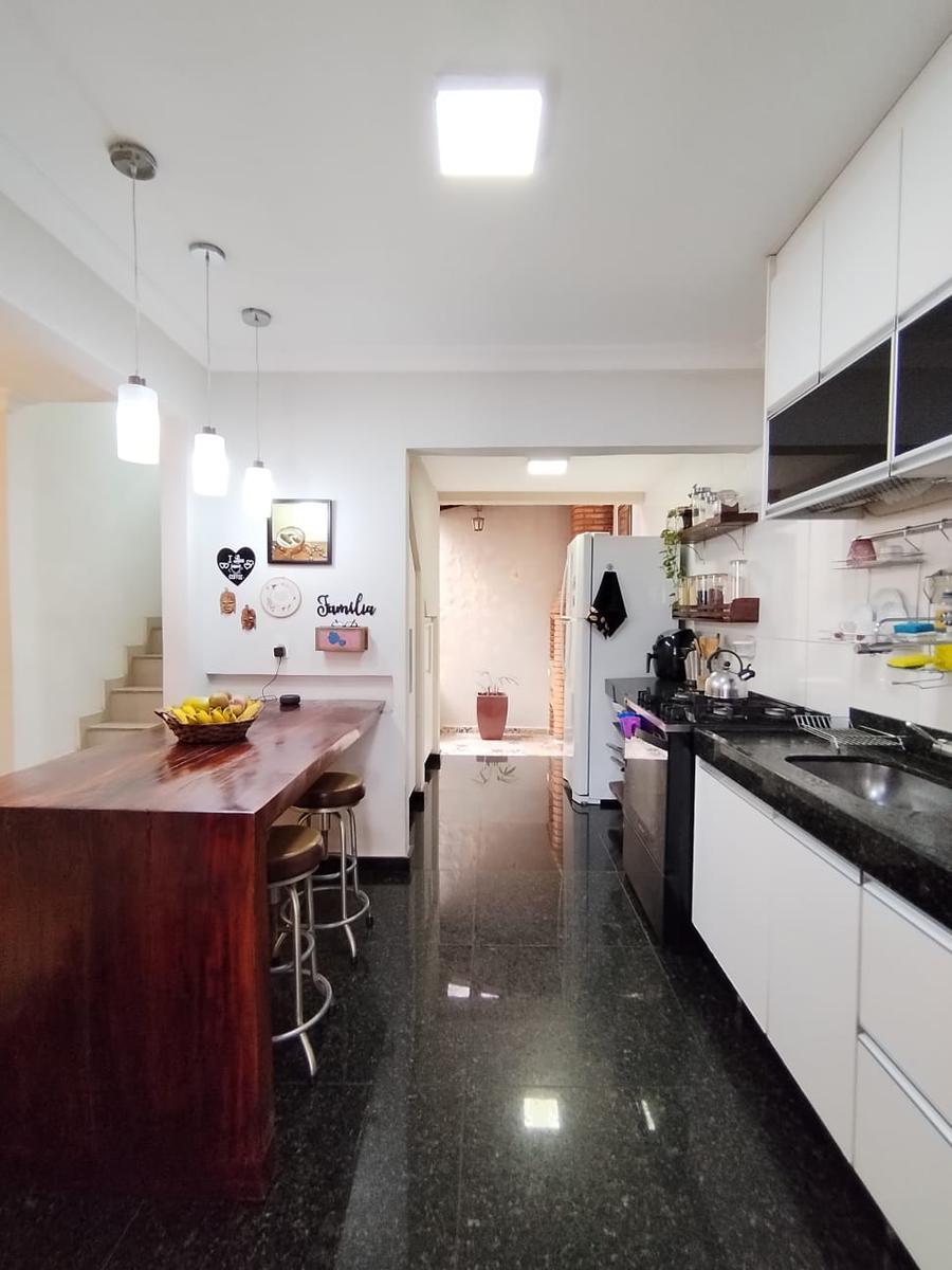 Casa, Cabral, 3 Quartos, 2 Vagas, 1 Suíte