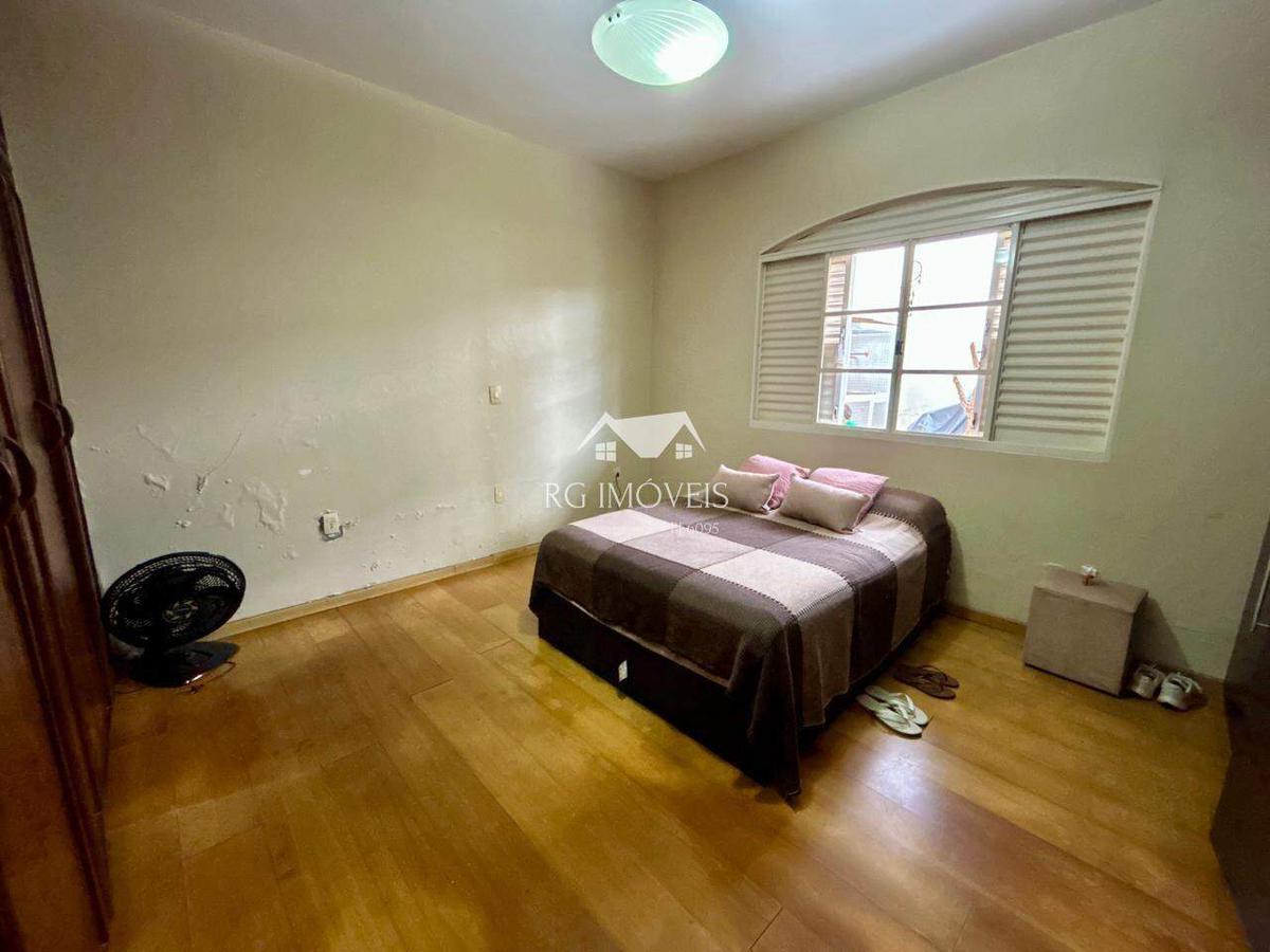 Casa, Milionários, 3 Quartos, 4 Vagas, 1 Suíte
