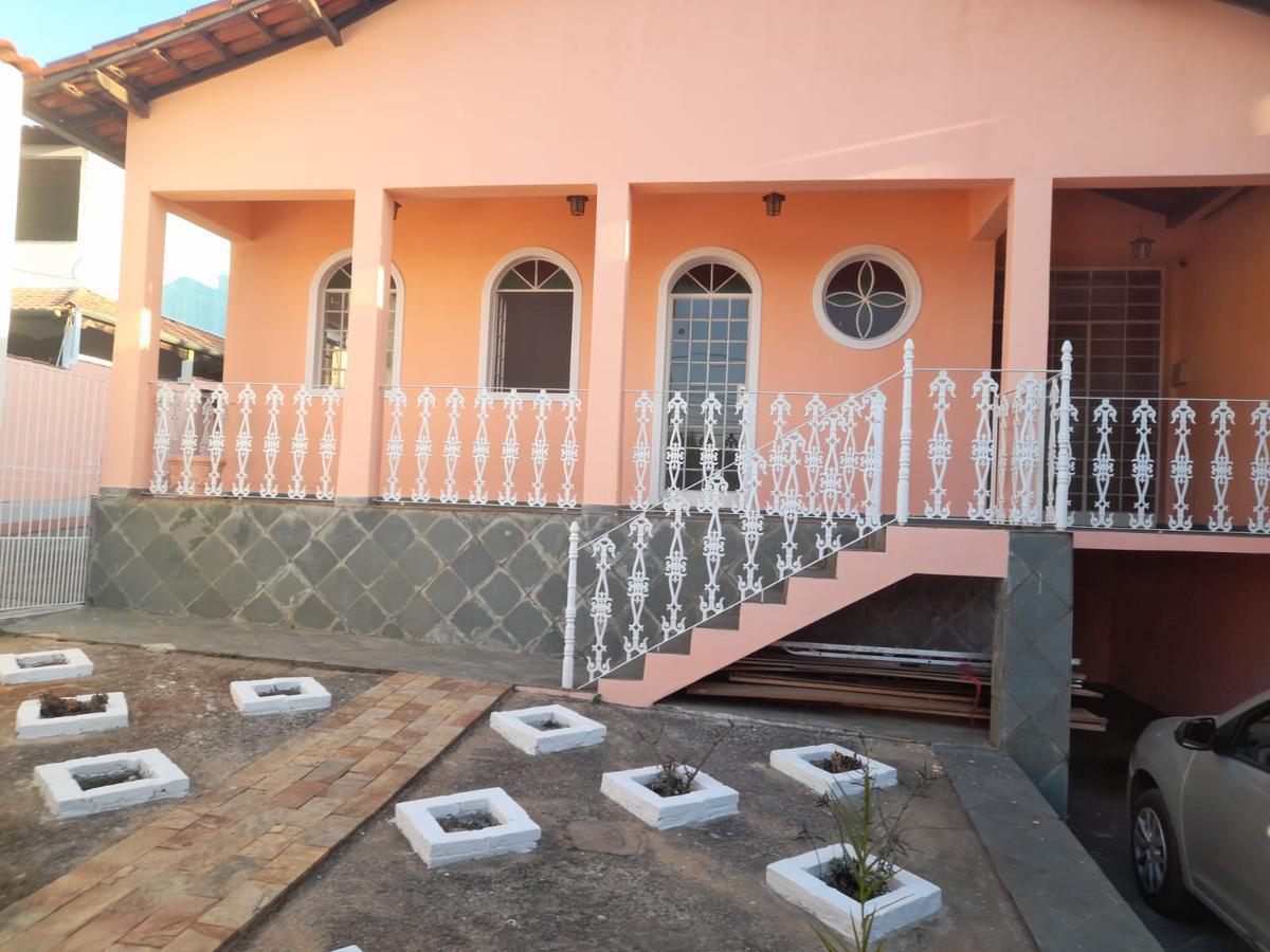 Casa, Floramar, 3 Quartos, 2 Vagas, 1 Suíte