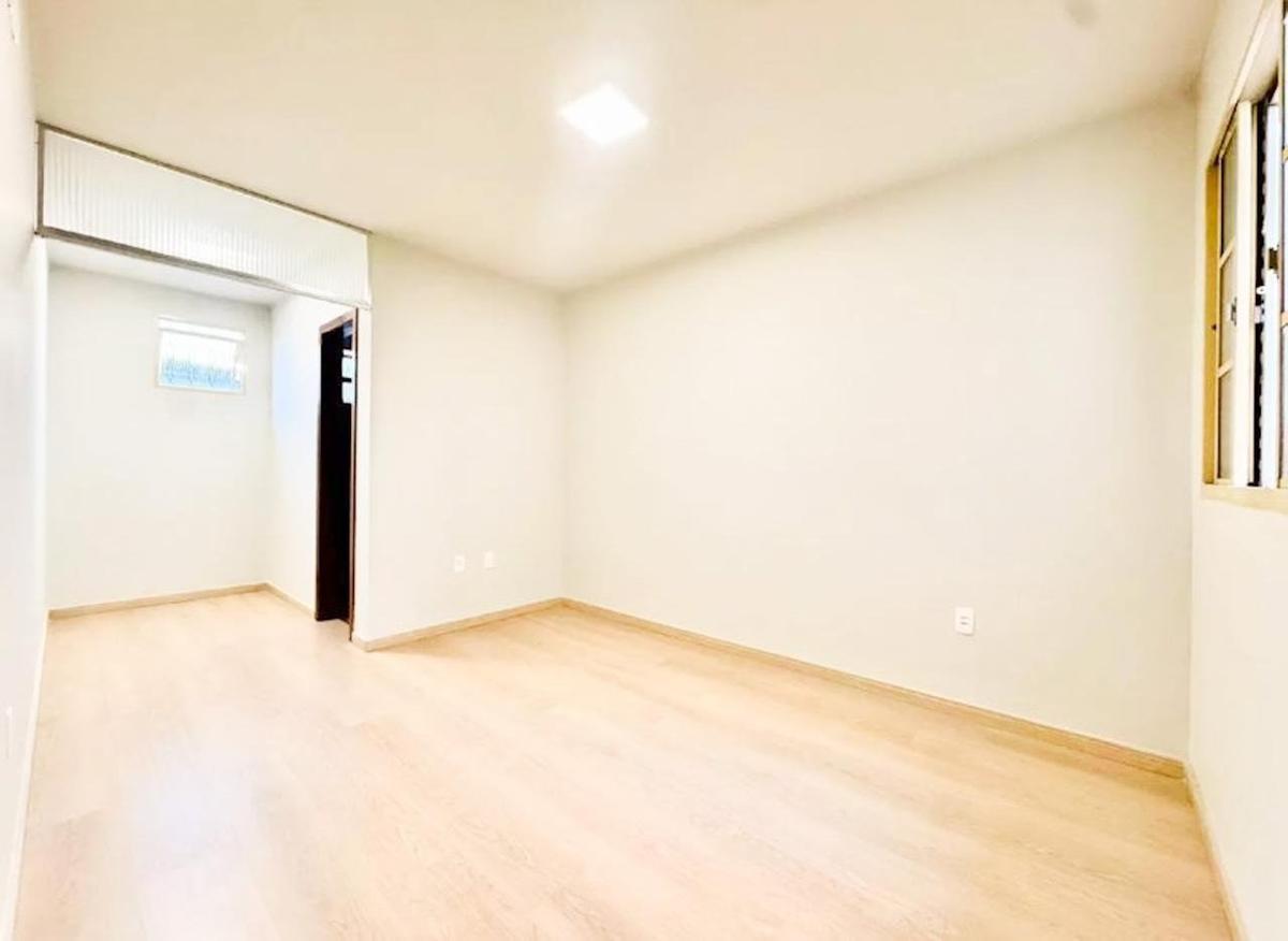 Casa, Castelo, 4 Quartos, 3 Vagas, 1 Suíte