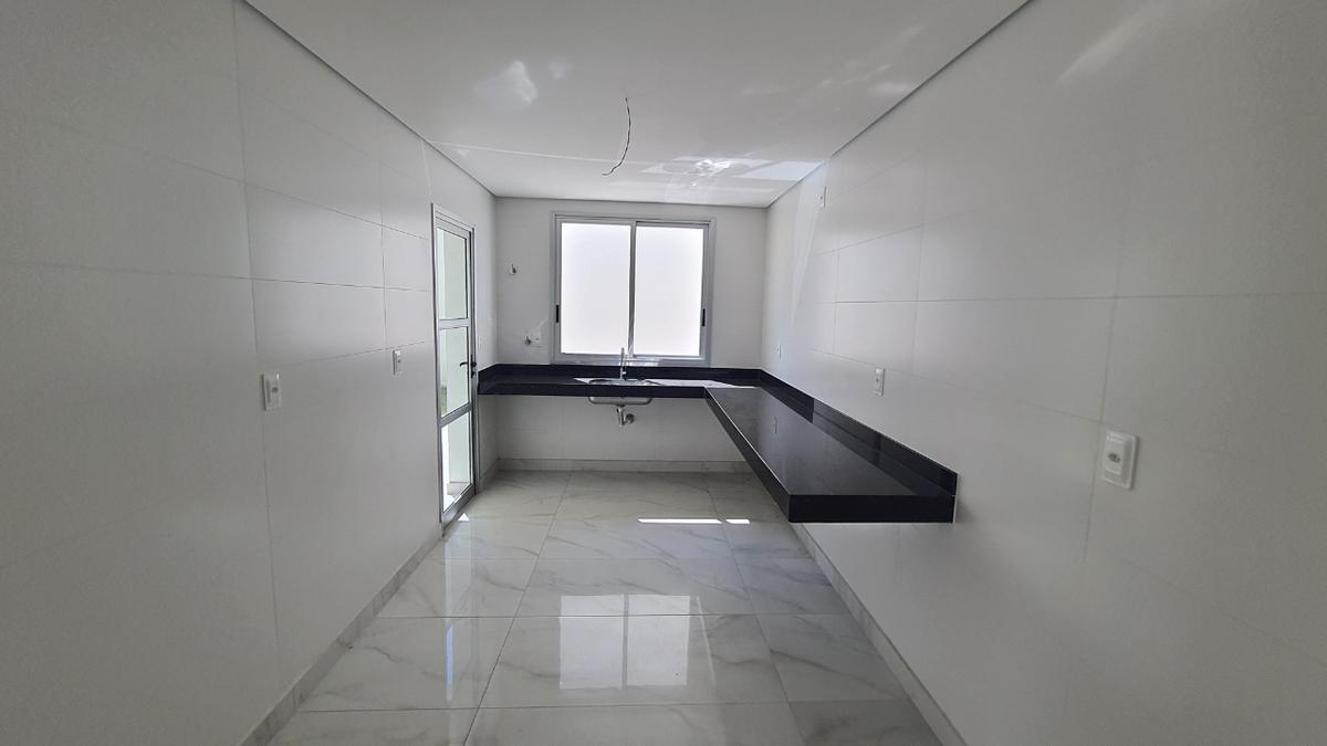 Casa, Centro, 3 Quartos, 2 Vagas, 1 Suíte