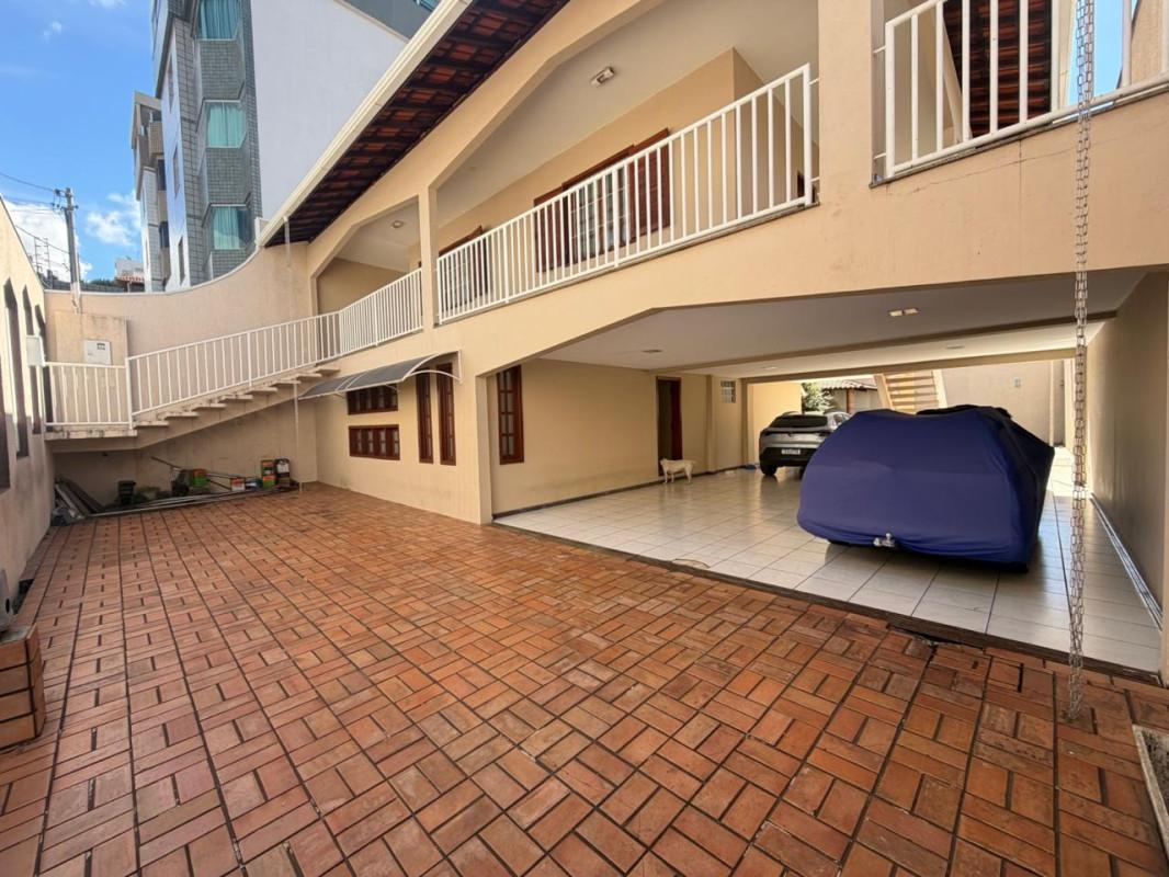 Casa, Castelo, 3 Quartos, 8 Vagas, 1 Suíte