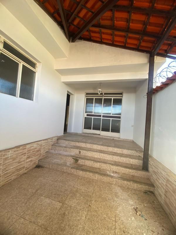 Casa, Camargos, 3 Quartos, 1 Vaga, 1 Suíte
