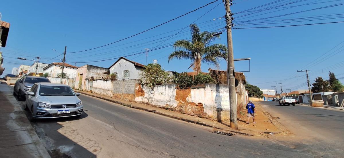 Lote, Centro, 0 Quarto, 0 Vaga