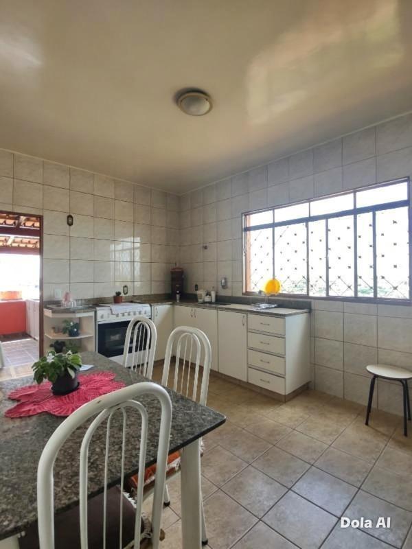 Casa, Barreiro, 4 Quartos, 8 Vagas, 1 Suíte
