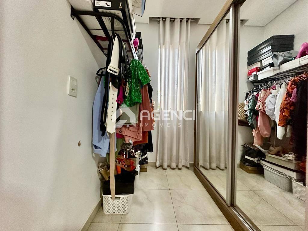 Casa, Cabral, 4 Quartos, 0 Vaga, 1 Suíte