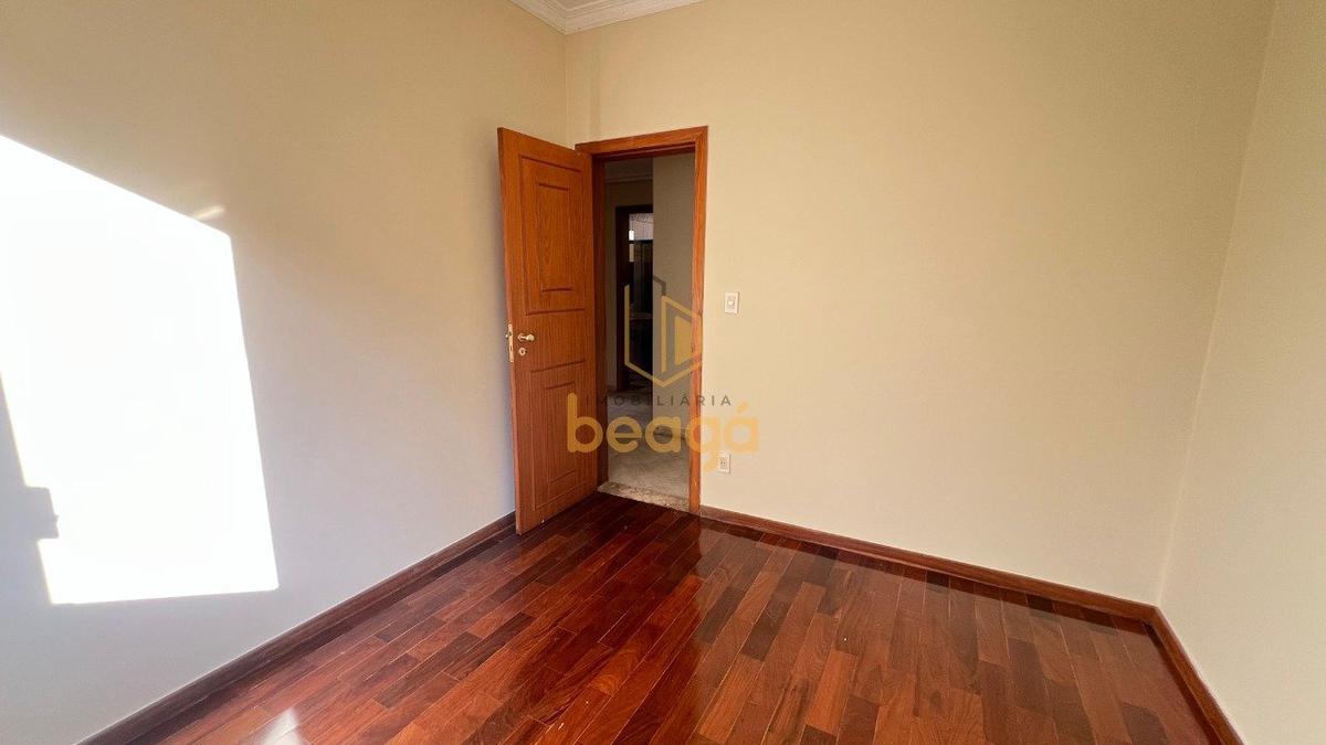 Casa, Castelo, 4 Quartos, 6 Vagas, 1 Suíte