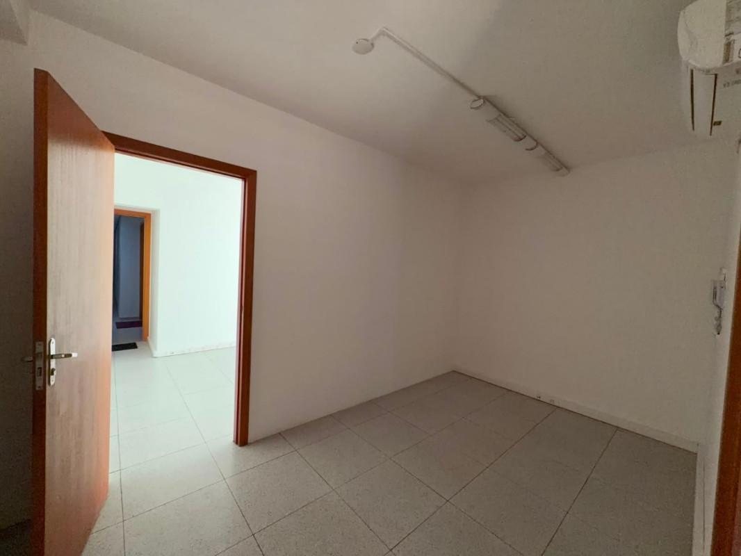 Sala, Barro Preto, 0 Quarto, 2 Vagas