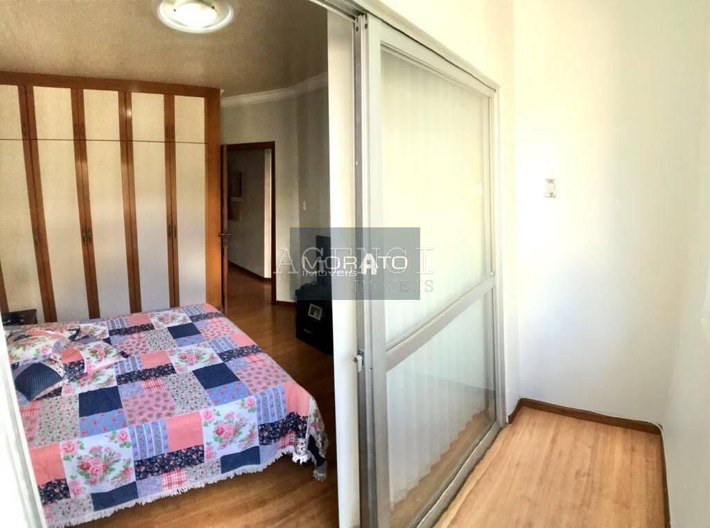 Casa, Castelo, 4 Quartos, 0 Vaga, 1 Suíte