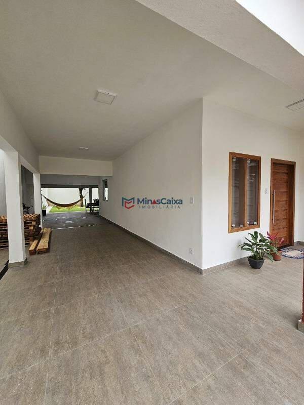 Casa, Quitandinha, 3 Quartos, 2 Vagas, 1 Suíte