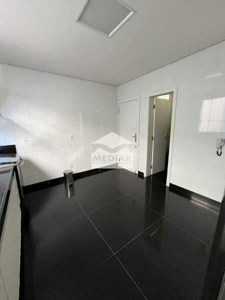 Casa, Castelo, 4 Quartos, 8 Vagas, 4 Suítes