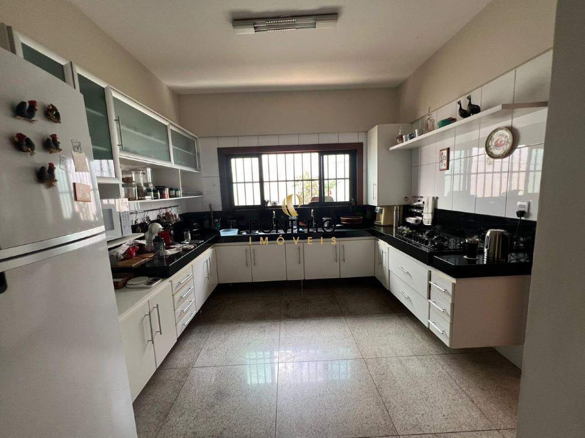 Casa, Santa Rita de Cássia, 8 Quartos, 4 Vagas, 2 Suítes