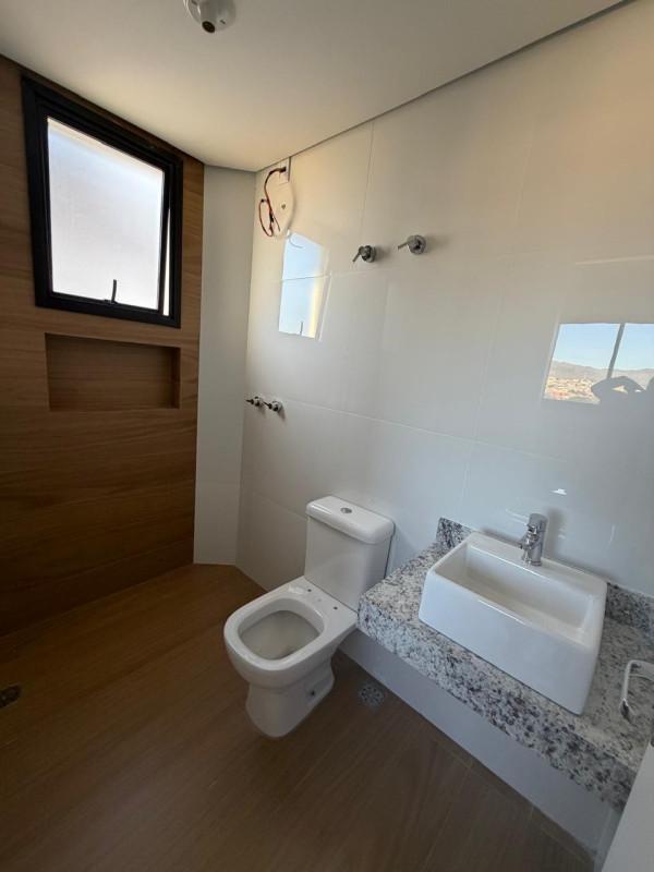 Cobertura, Tirol (barreiro), 3 Quartos, 2 Vagas, 1 Suíte
