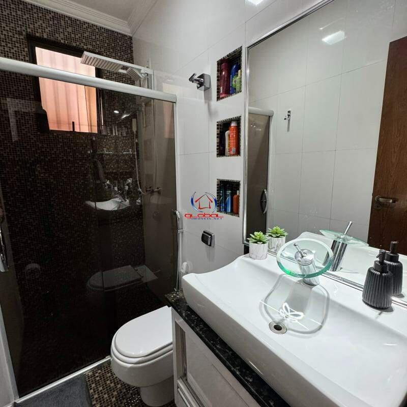 Casa, Castelo, 3 Quartos, 2 Vagas, 1 Suíte